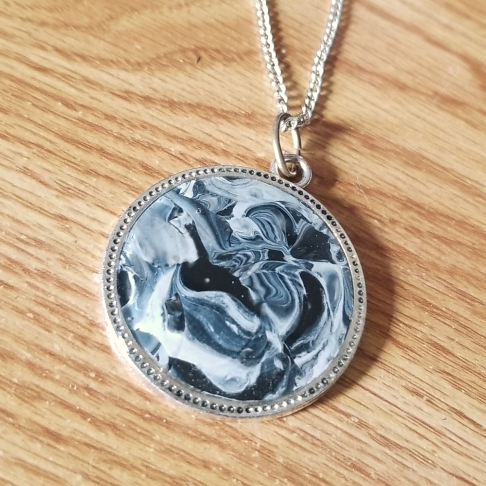 BEAUTIFUL AND UNIQUE NECKLACE